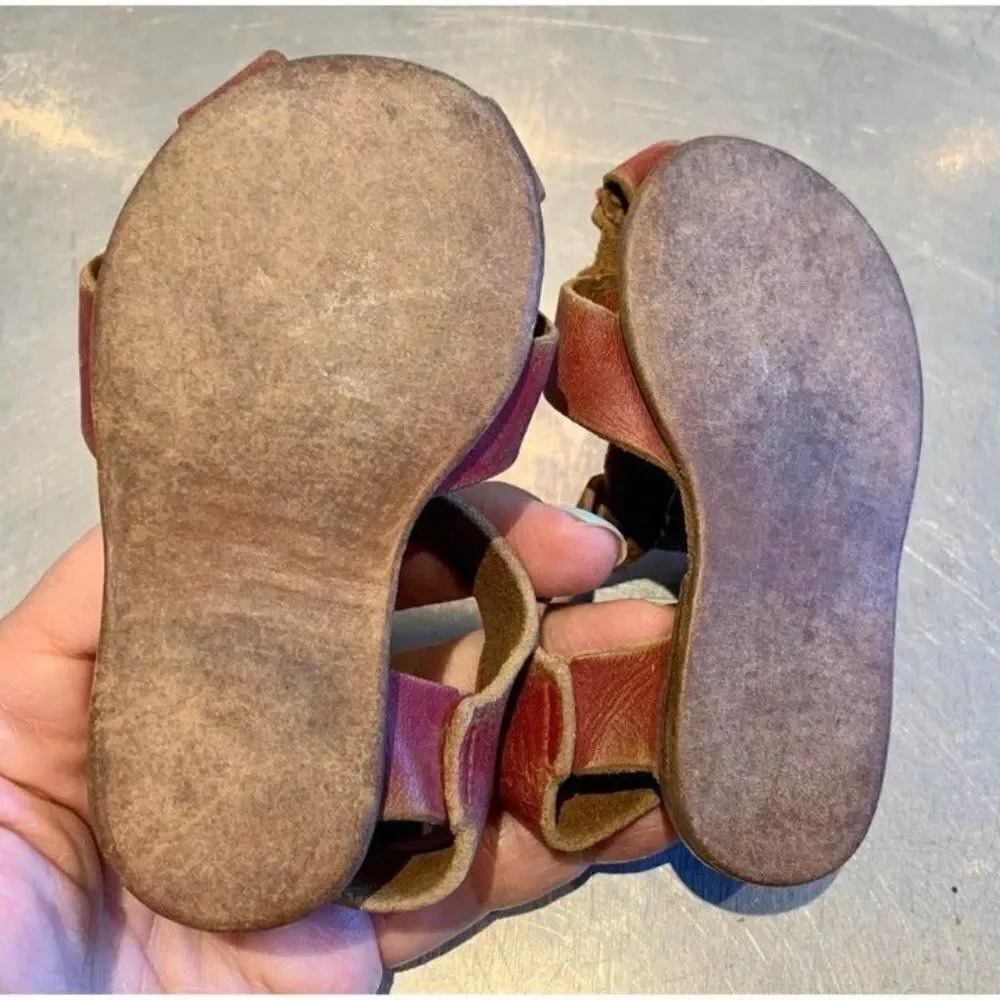 ‎Vintage red leather baby sandals